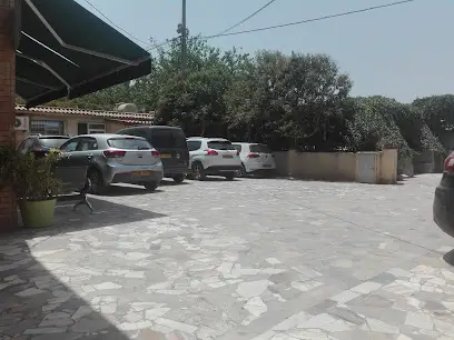 طبيبة غدد