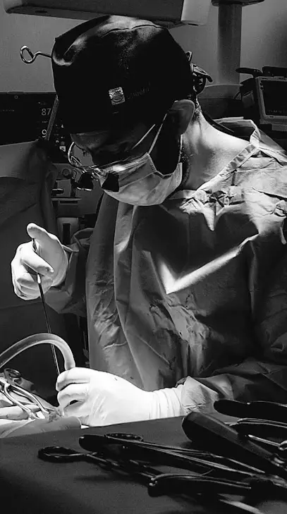 Dr Derdour Djamel Neurochirurgien الدكتور دردور جمال جراح الأعصاب و العمود الفقري