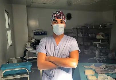 Dr Mokeddem islem chirurgien de la main et épaule