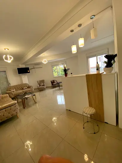 Hollywood dental clinic