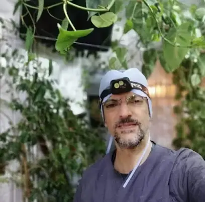 عيادة طب الجلد و الليزر (د. محمد خوازم: طبيب الجلد / د. أ بن العمري: طبيبة الجلد) - Dr Khouazem / Dr Benlamri , Dermatologue