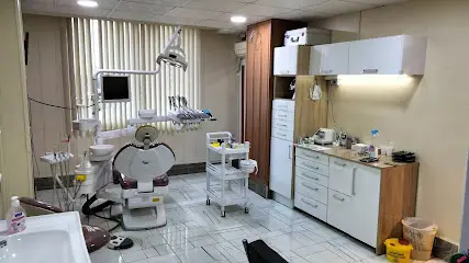 Dr. Yahiaoui Hakim (Dentiste)